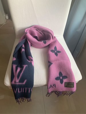 Shop Louis Vuitton MONOGRAM Ultimate shine scarf (M78120