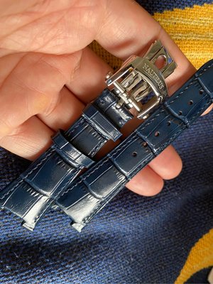 Pp 百達翡麗 鸚鵡螺專用  藍色鱷魚皮  凹槽款 配專用折疊扣  有金色或銀色扣款