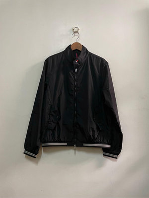 Moncler 男 黑色袖品牌logo貼布裝飾下襬彈性線條雙向拉鍊設計素面長袖防風外套 / 3 / 6289