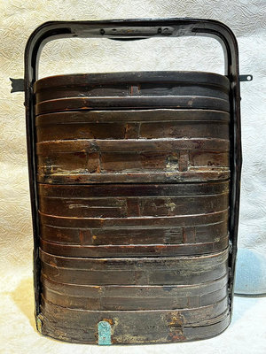 台灣早期竹籐製三層式便當盒