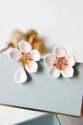 熱銷#Les Nereides Hanami櫻花限定 白色櫻花 不對稱耳環耳夾