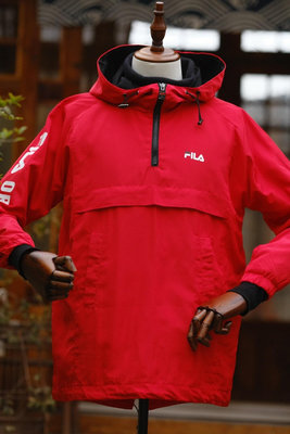 Fila套頭運動外套，國產，聚酯纖維，配色正，細節到位，防風