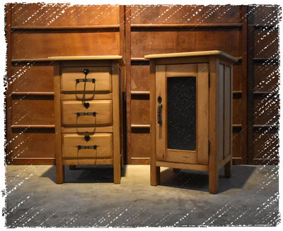 ^_^   多   桑     台 灣 老 物 私 藏 ----- 小巧玲瓏的台灣老檜木床頭櫃組