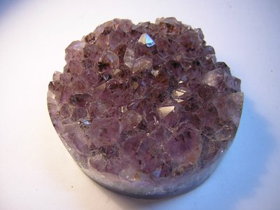【采鑫坊】紫水晶簇.紫晶簇~圓款直徑61.5mm《直購品》帶鈦晶絲(紫鈦原礦)~