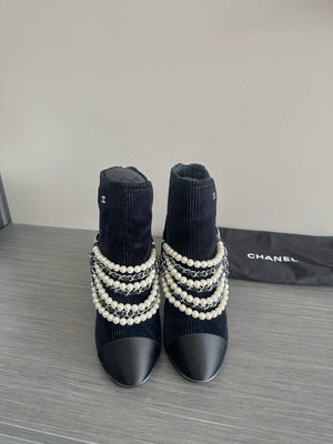 全新正品Chanel 珍珠鍊條 女士黑色短靴