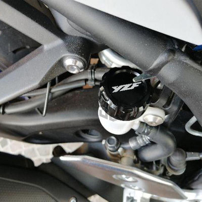 Hfmoto 摩托車後剎車油箱杯蓋適用於雅馬哈 YZF R3 R25 R1 R6 FZ1 R15 R15M 20