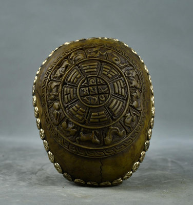 藏傳尼泊爾純手工鏨刻嘎巴拉碗，銅鎏銀手工敲打鑲嵌，八寶嘎巴拉碗法器，高17公分寬13公分厚6公分重量370克 FY11074