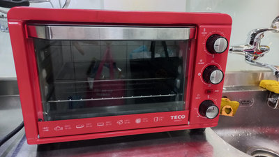 【TECO】 東元 20L 居家必備電烤箱 YB2001CB 1300W 有溫控 定時 火力控制 等功能 整體約莫有八成新 功能正常的喔 !