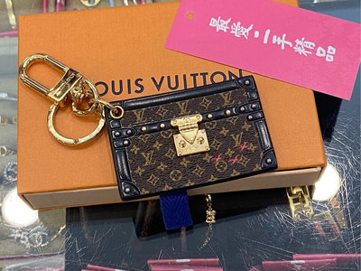 ☆最愛二手精品☆ LOUIS VUITTON LV 原花字紋拼黑色皮革金釦硬箱包造型包包吊飾掛飾鑰匙圈 M78618 C3686