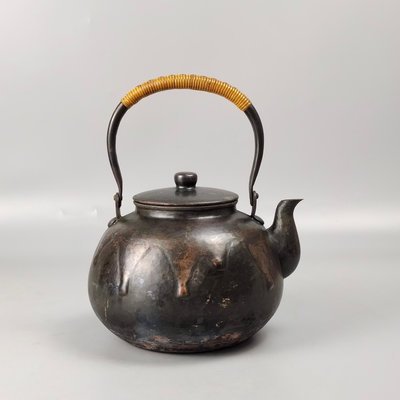 。富貴堂造甕垂紋掛釉紋打出日本銅壺日本老銅壺。使