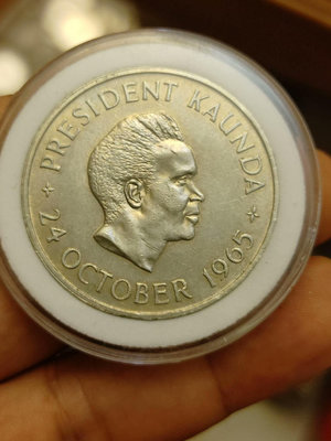 【二手】 贊比亞獨立一周年紀念幣5先令，38mm克朗型，卡翁達頭像。實103 外國錢幣 硬幣 錢幣【奇摩收藏】