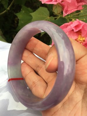 A+天然 紫羅蘭 翡翠 玉鐲～窄版～《瑞紫2款》～手圍18.5號～內徑徑58mm寬12厚8mm，紫玉鐲～紫翡玉鐲，紫翡翠玉鐲，實物自然光拍照！～｛熊寶貝珠寶｝～