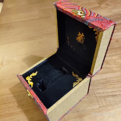 刺繡布面手工製錶盒（ 非seiko,omega,tissot,rado,longines珠寶盒木盒木箱首飾盒)