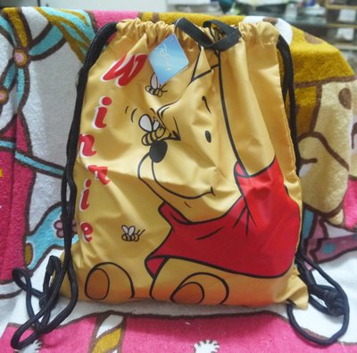 正版﹝Disney﹞授權※Winnie the Pooh小熊維尼※【維尼和小蜜蜂圖案】束口袋後背包