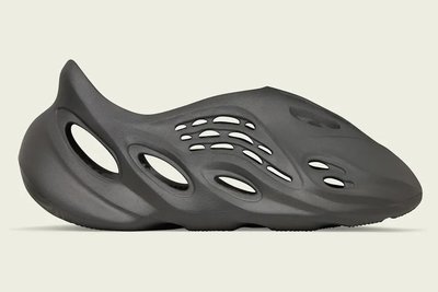 【S.M.P】adidas YEEZY Foam Runner Carbon IG5349