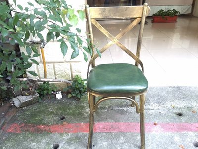 【 一張椅子 】 復古工業風 loft 金屬做舊叉背椅