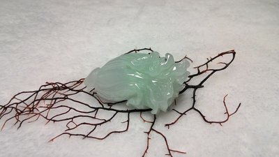 [Disk水晶][百財來聚]老坑冰種白翡帶綠 翡翠白菜雕墜(48x27x16mm 28g)JC-26