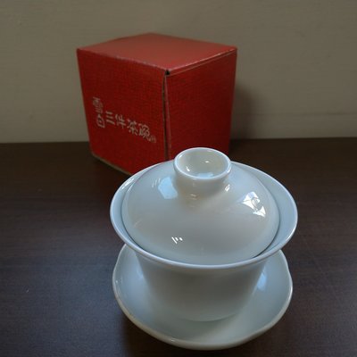 三件式茶碗 瓷器 雪白 高貴不貴  (030523)