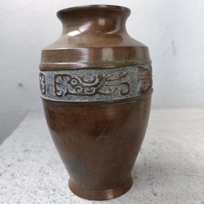 老饕餮紋銅花瓶。
