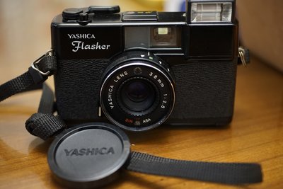 【售】 YASHICA FLASHER 38mm f2.8估焦.內建閃光燈+皮套(GT GS GSN GX GTN 可參