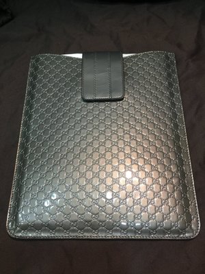 歐洲品牌 GUCCI 全新GUCCISSIMA 真皮鐵灰壓紋 iPad保護套 手拿包(特價)
