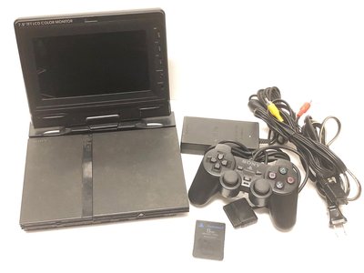 Sony PS2 Slim SCPH-75007主機（已改機）、7.5吋 TFT LCD*1、手把*1、AV線*1、8M記憶卡*1、電源變壓器*1