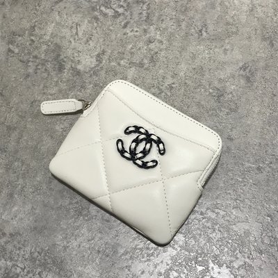 Chanel 19 拉鍊零錢卡包 山羊皮 白色 黑白Logo《精品女王全新&amp;二手》