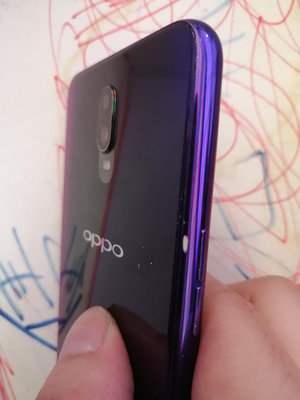 Oppo r17 螢幕內顯示破 充電有震動 外觀還可以 有沒有鎖不知道會的拿去