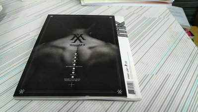 閱昇書鋪【 MONSTA X 1ST MINI ALBUM：TRESPASS 1CD 】有小卡/箱-上-1