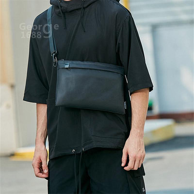 原創潮牌E&S輕量級斜背包男士輕薄款黑色側背包極簡挎包潮牌帆布包日系休閒潮包