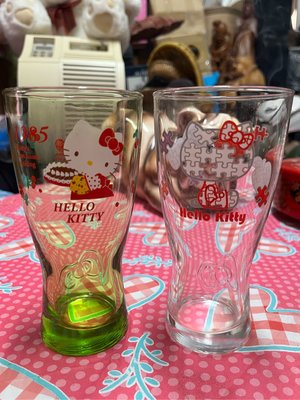 Hello kitty 凱蒂貓40週年 果汁杯 飲料杯 玻璃杯 電視 電影 拍攝 擺設 道具 收藏 擺飾 1F櫥