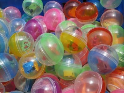 【夜市王】扭蛋玩具 蛋殼+玩具45*45mm金蛋彩蛋彈力球 小扭蛋玩具組10個90元