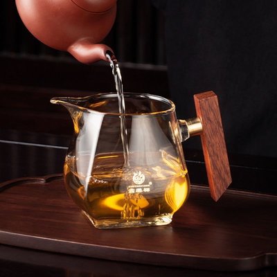 熱銷 耐熱精緻木把祥公道杯加厚高檔創意分茶海茶具配件鑫鳳茶器玻璃 ziXC 可開發票