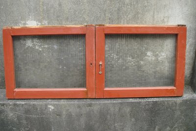 庄腳柑仔店~早期水波紋單格玻璃窗木窗滾輪氣窗,,尺寸:57*高44*3公分