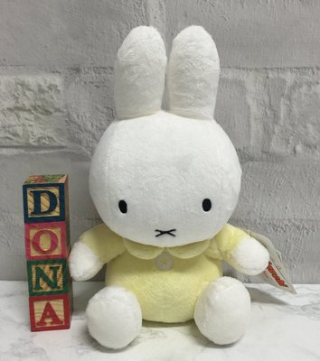 🌸Dona日貨🌸日本正版 Miffy baby米菲米飛兔米飛小嬰兒鵝黃色衣服坐姿 娃娃/玩偶/公仔 C66