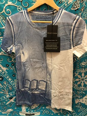 《國際品牌》BALENCIAGA 巴黎世家藍白漸層 上衣（全新）「葡萄牙製造」限時降價~僅此一檔~特惠9折噢！