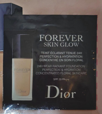 迪奧Dior超完美持久柔霧粉底液