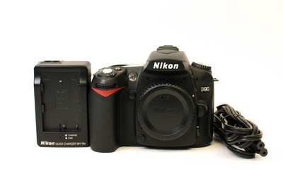 【台南橙市3C】Nikon D90 單機身  二手 APS-C 單眼相機 快門次數：40xx次  #85556