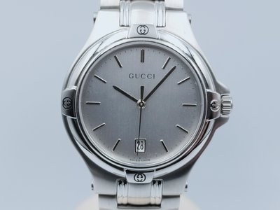 【發條盒子H9040】GUCCI 古馳 9040M系列 銀面 石英白鋼 日期顯示 潮男腕錶 35MM