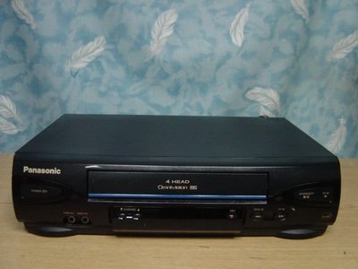.【小劉二手家電】PANASONIC 八成新 VHS錄放影機,PV-V4022型,故障機也可修理 !