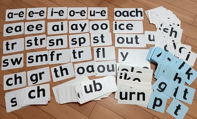 東西圖書 字母拼讀教具 300張塑膠卡片. 自然發音.兒童美語老師必備. Phonics