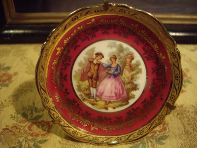 歐洲古物時尚雜貨 法國Limoge利摩日 紅色情侶描金盤 附金屬立架 瓷盤畫 擺飾品
