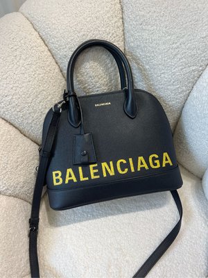 Balenciaga 巴黎世家 經典Ville 塗鴉LOGO 貝殼包 。超級新外觀完好， 手提 斜背包 全真皮，買回來只拿過一次 購買證明，防塵套都有