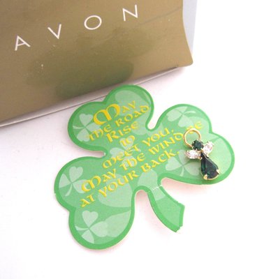 【戴大花2】Avon 1999 韓國製 『ST. PATRICK'S DAY 』綠鑽 小天使 領針 領帶針  #B367