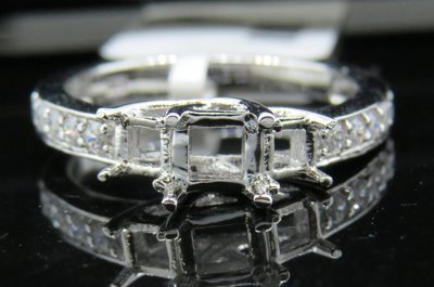 18K金 主鑽方形鑽石1克拉 婚戒指鑽戒台空台女戒線戒 款號TR362 特價18,800 另售GIA鑽石裸鑽