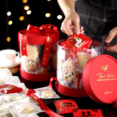 熱銷-新年透明抱抱桶喜糖盒伴手禮年貨大紅牛軋糖雪花酥禮盒餅干包裝盒