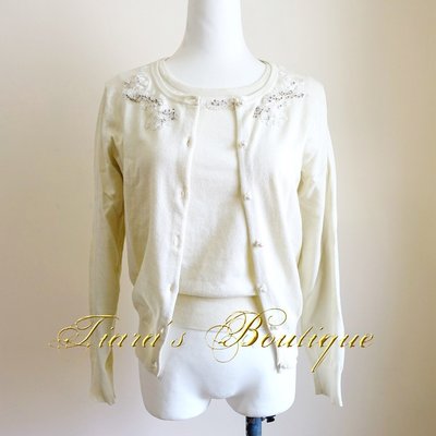 LAISSÉ PASSÉ 日本女主播系淑女品牌 米白針織衫組合 上衣+罩衫 衣櫃常備款 珠串珍珠裝飾 (426、427)