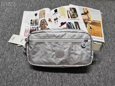 小Z代購#Kipling K13363 金屬銀 猴子包 Agot 多夾層化妝包 手拿包 大容量 盥洗包 旅行出遊必備
