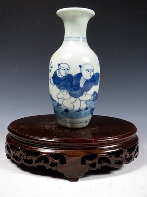【 金王記拍寶網 】(學4) A395 中國古瓷 青花人物童子紋小瓶 一件 完美罕見~