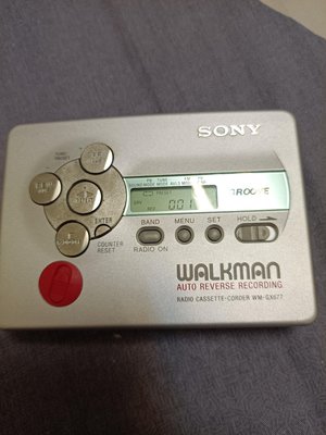 孟芬逸品（隨身聽）現貨日本SONY WALKMAN卡帶立體隨身聽錄音機AM.FM收音機，全套商品如新，所有功能完全正常！